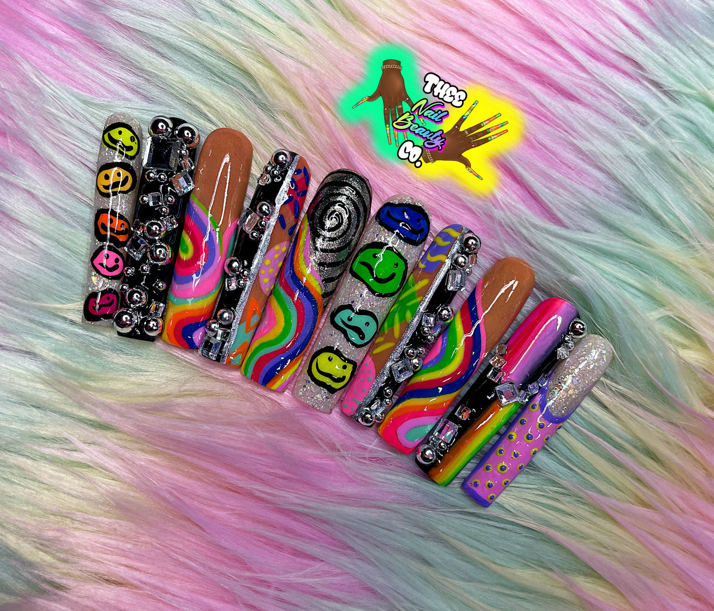 C.O.N.C.E.I.T.E.D - Press On Nails